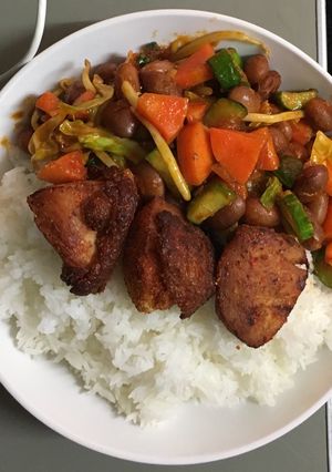A picture of White rice and mix vegetables with Adsuki beans.