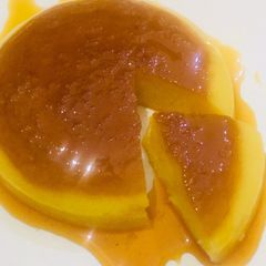 A picture of Caramel custard Rava pudding.