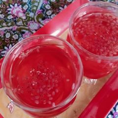 A picture of Street style red juice.