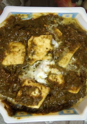 A picture of Palak paneer.