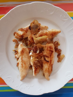 Una foto de Pollo con cebolla