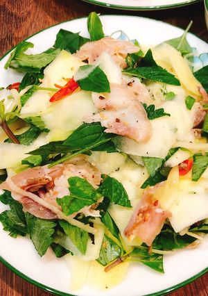 Hình của món Ché Bình Định trộn xoài rau thơm.