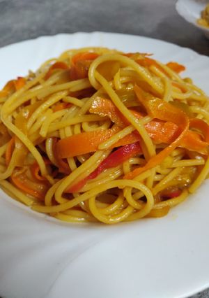 Una foto de Pasta con verduras y soja