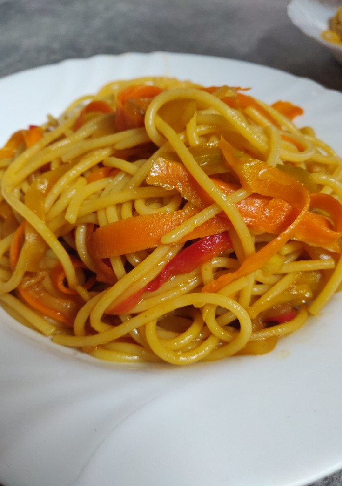 Una foto de Pasta con verduras y soja