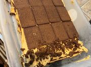 Una foto de postre chocotorta