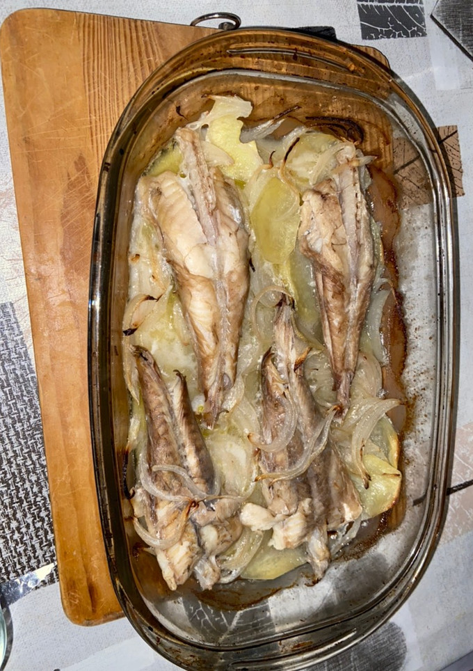 Una foto de Cola de rape al horno con cebolla y patata