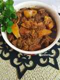 সাতকরা দিয়ে গরুর মাংসের তরকারী। Beef curry with Shatkora