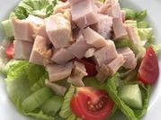 Una foto de ensalada verde