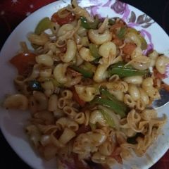 A picture of Bell pepper macaroni.