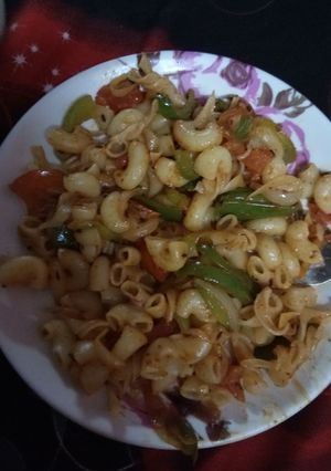 A picture of Bell pepper macaroni.