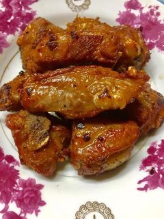 Hình của món Sườn non muối chiên.
