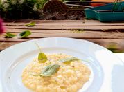 Una foto di risotto burro salvia