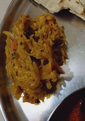 A picture of Dudhi khis(bottle gourd).