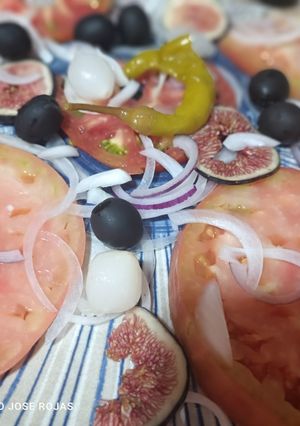 Foto principal de Ensalada de tomate con higos