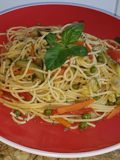 Una foto de Spaghetti con verduras