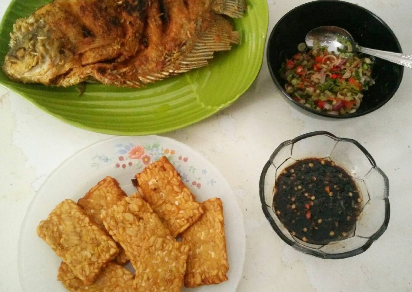 Ikan gurame goreng sambal