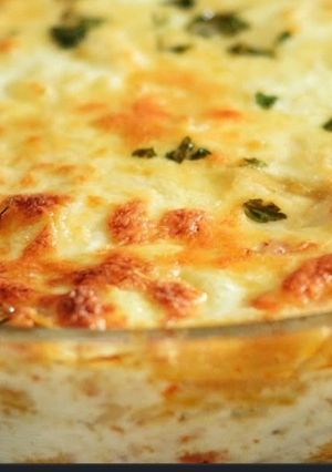 O poză a rețetei Piept de pui cu cartofi, legume și sos Bechamel.