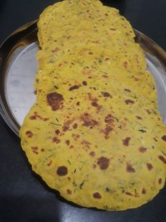 खाकरा (Khakhra recipe in marathi) रेसिपी चे मुख्य फोटो 