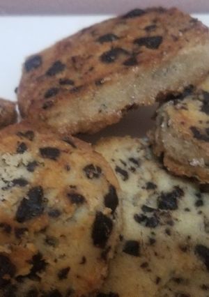 A picture of Crispy chocolate cookies.