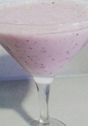 Una foto de Batido de yogurt y frutos rojos