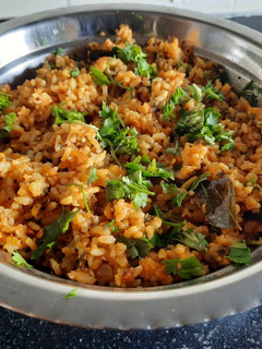 मसाला तडका खिचडी (Masala Tadka Khichdi Recipe In Marathi) रेसिपी चे मुख्य फोटो