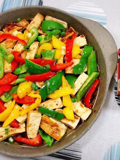 醬燒豆腐佐甜椒(水波爐料理) 的食譜成品照片