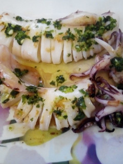 Una foto de Calamares con salsa verde