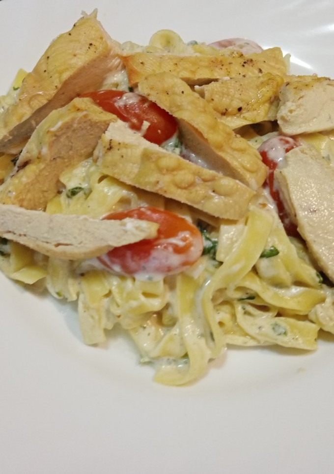 Una foto de Pasta con pollo