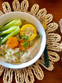 Hình của món Sủi cảo tôm thịt 🥟 🦐 🌽🥕🥬.