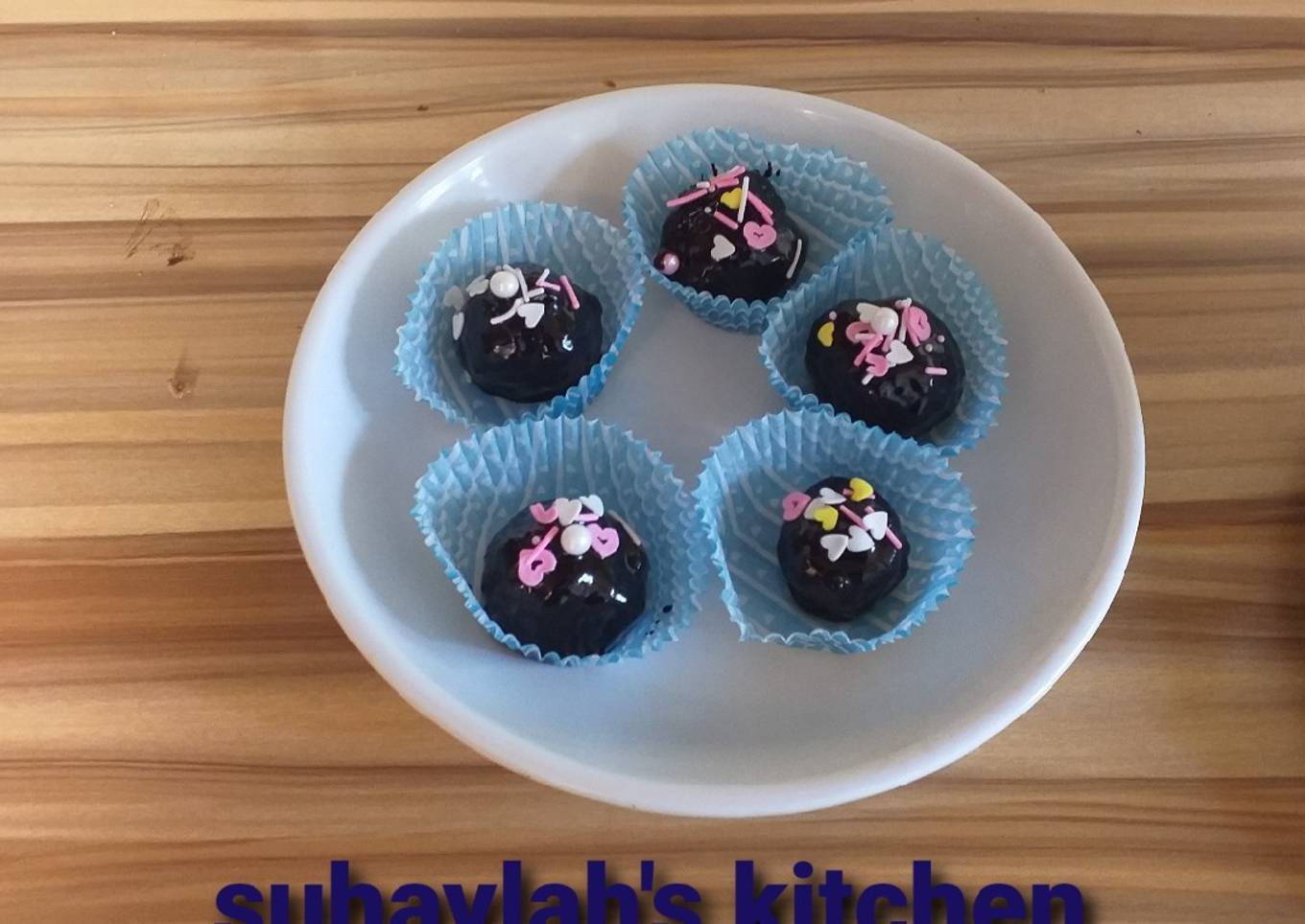 Chocolate coconut buns