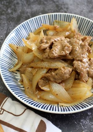 黑胡椒洋蔥炒牛肉 的食譜成品照片