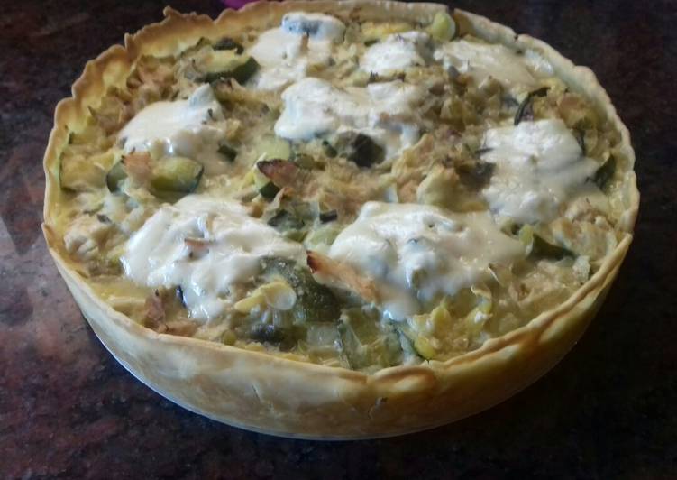 Tarta de pollo, zapallito y cebollas