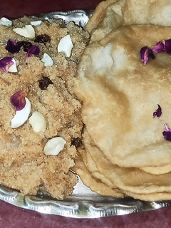अष्टमी नवमी भोग थाल (हलवा पूरी) (Ashtami Navmi Bhog Thali Recipe in Hindi) रेसिपी मुख्य फोटो