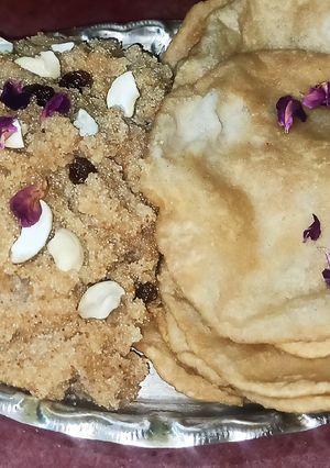 अष्टमी नवमी भोग थाल (हलवा पूरी) (Ashtami Navmi Bhog Thali Recipe in Hindi) रेसिपी मुख्य फोटो
