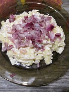 Túrós tészta lilahagymával recept fotója