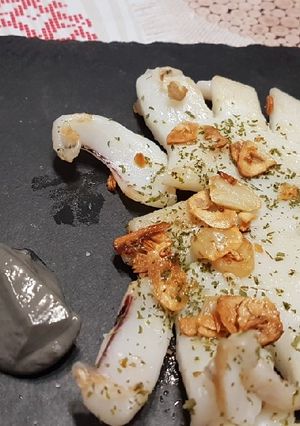 Foto principal de Sepia a la plancha con ali oli de ajo negro