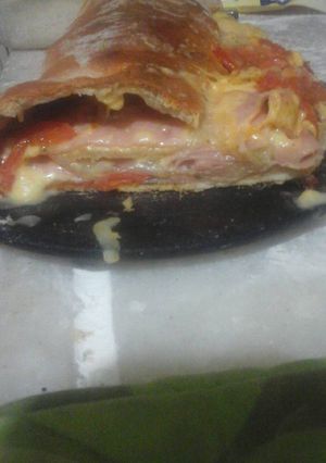 Una foto de Rollos de jamón queso y tomate. y de cebolla y queso