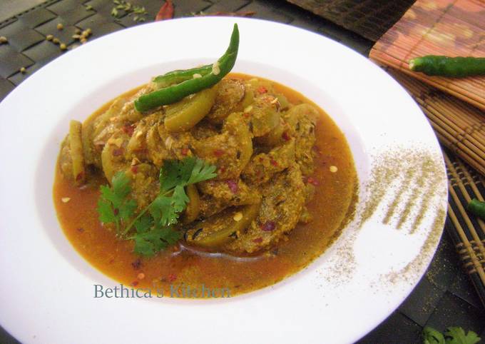 Simple Way to Prepare Thomas Keller Lauki Yakhni (Bottlegourd In Yoghurt Gravy - Kashmiri style)