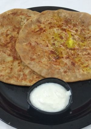 आलू पराठा (aalu paratha recipe in marathi) रेसिपी चे मुख्य फोटो 