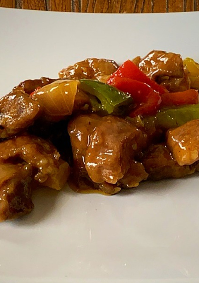 Una foto de Magro de cerdo con verduras al wok
