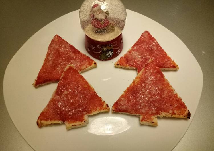 Simple Way to Prepare Homemade Christmas Tree Mini Pizze 🎄