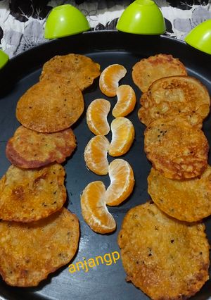 ओरेंज पॅनकेक (orange pancake recipe in marathi) रेसिपी चे मुख्य फोटो 