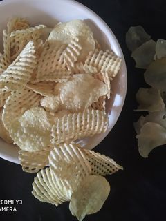 आलू चिप्स (aloo chips recipe in Hindi) रेसिपी मुख्य फोटो