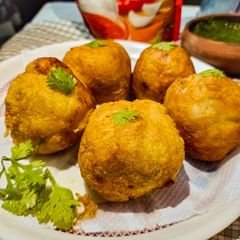 A picture of Chicken cheese balls.