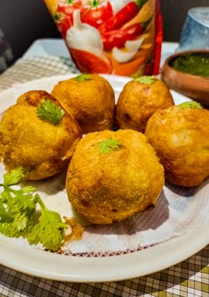 A picture of Chicken cheese balls.
