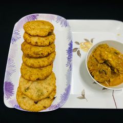 Poricha pathiri or deep fried pathiri A picture of Poricha pathiri or deep fried pathiri.