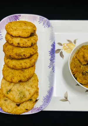 A picture of Poricha pathiri or deep fried pathiri.