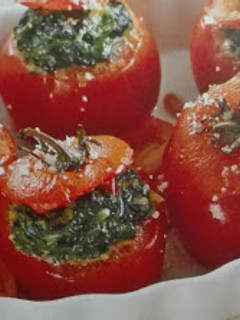 Una foto de Tomates rellenos de espinacas y queso