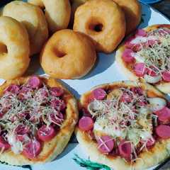 รูปของ Donat kentang/pizza tanpa ulen (satu adonan 2 macam kue)