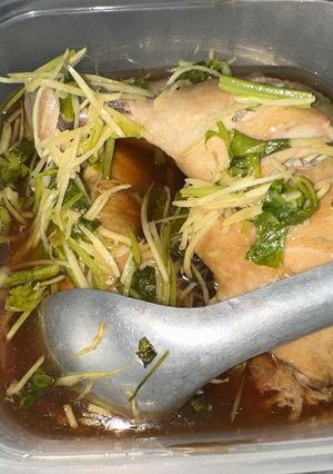 รูปของ สะโพกไก่นึ่งซีอิ๊ว Credit : (Y/T กินได้อร่อยด้วย)